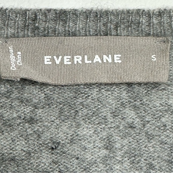 Everlane Women’s V-Neck Cashmere Sweater Size Small - Picture 5 of 10